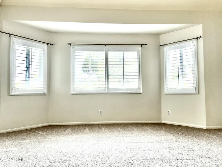 255 N Skyline Dr — Photo 12