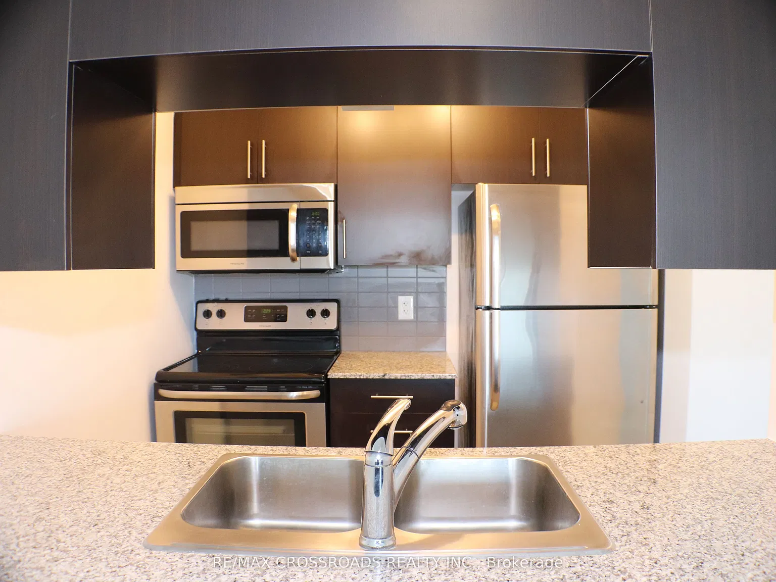 2 bed, $2,400 — Photo 3