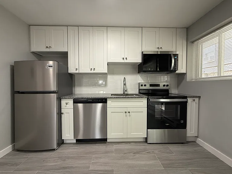 565 Hyde Park Ave #2 — Photo 19
