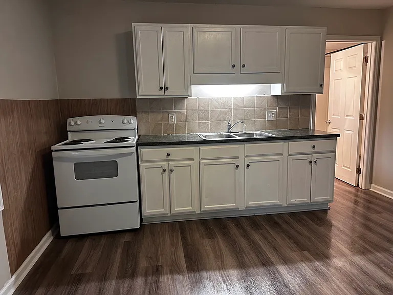 102 Brown St — Photo 8