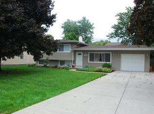 1817 Holly Ave, Northbrook, IL
