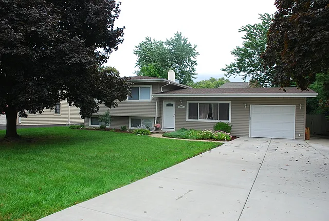 1817 Holly Ave photo 1