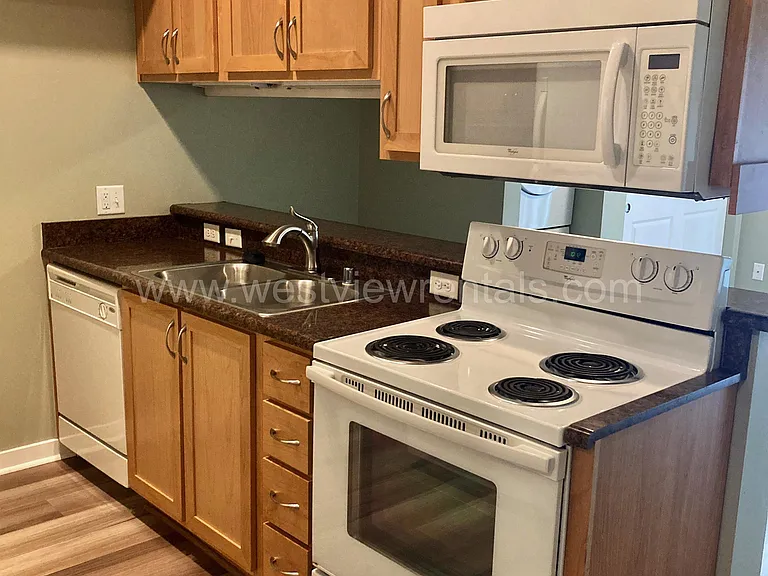 200 E Maple St — Photo 342