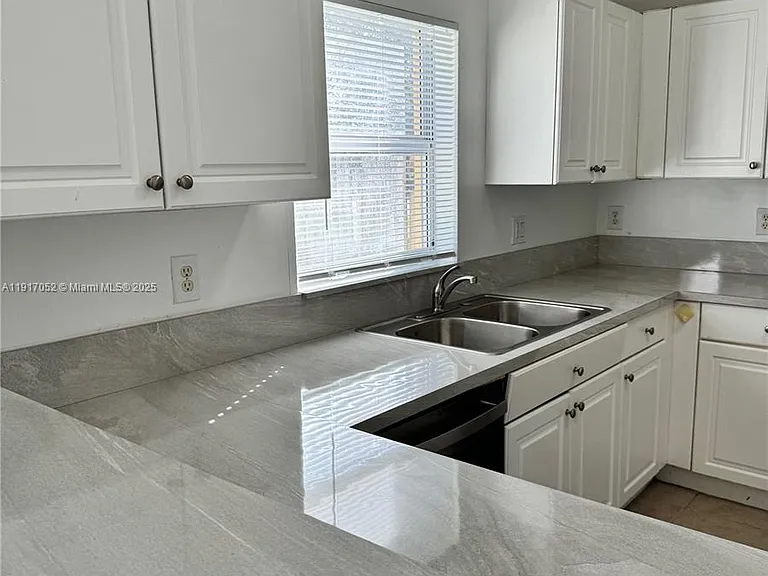 4100 NE 24th Dr — Photo 3
