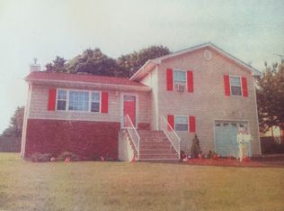 215 53rd St, Lindenhurst, NY 11757