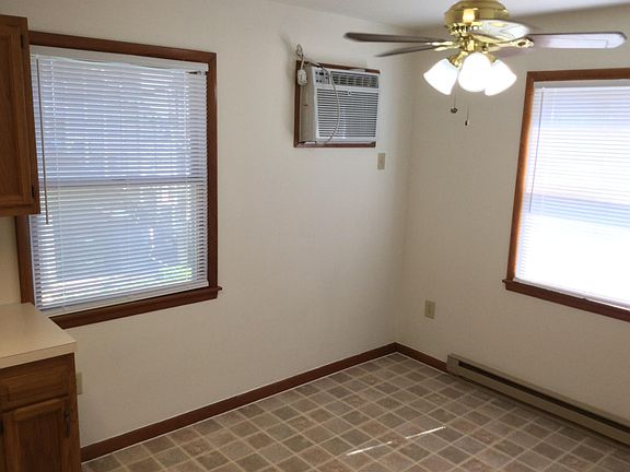 3rd image of 1228 W Washington St