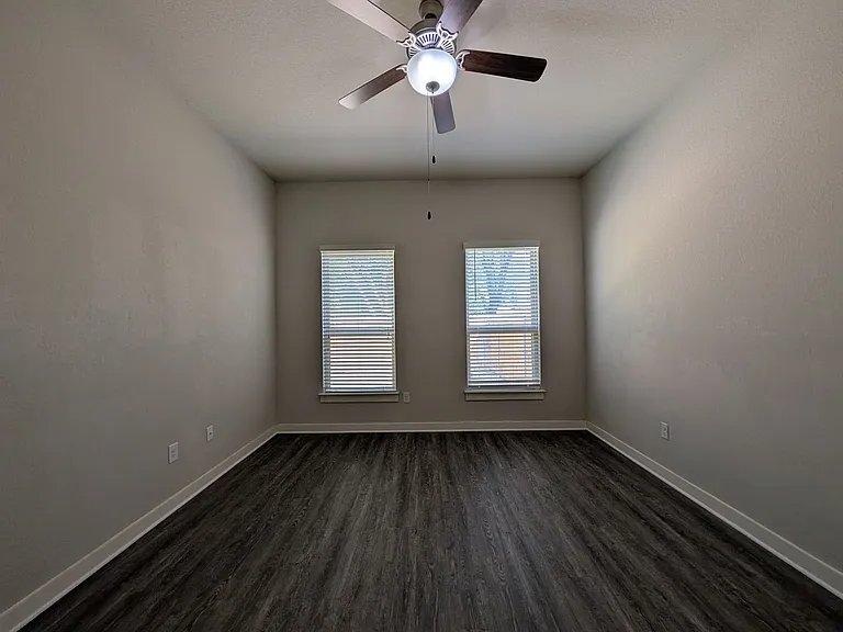 2237 Avery Vlg — Photo 16