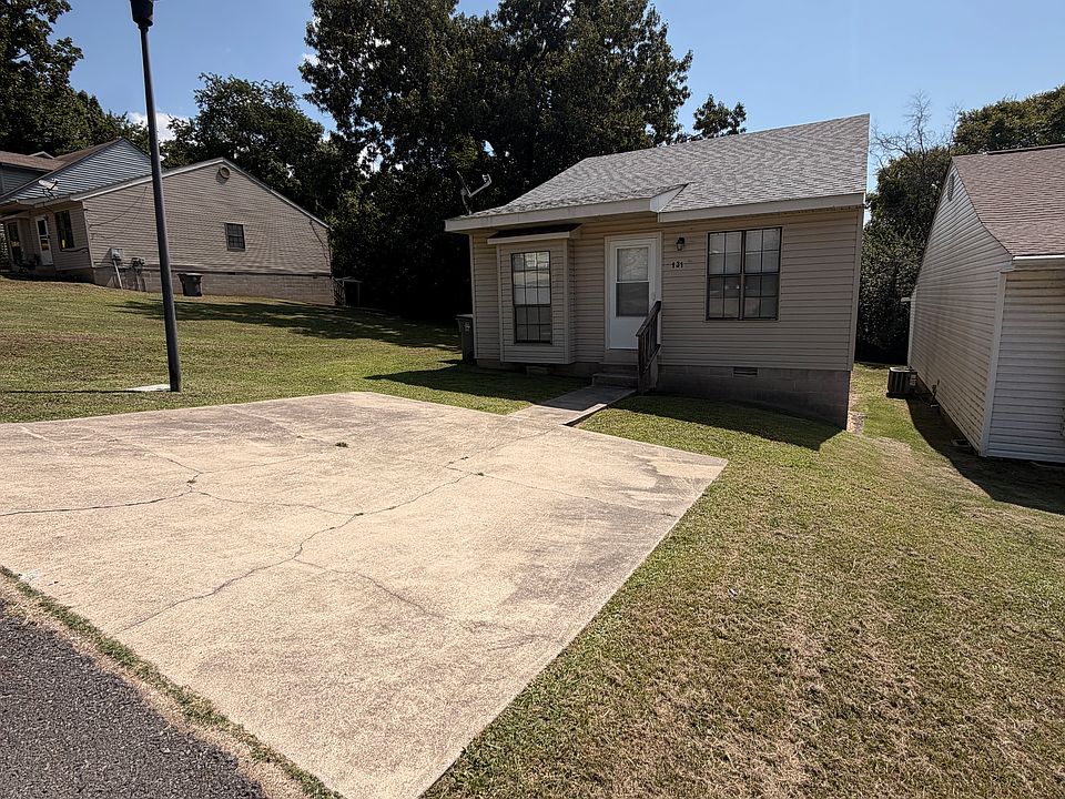 1st image of 131 Rockyreef Cir