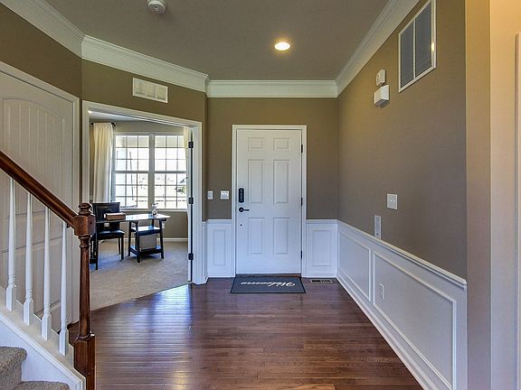 2nd image of 114 Goldenrod Dr