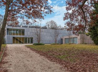 28 Rogers Dr, Cold Spring Harbor, NY 11724