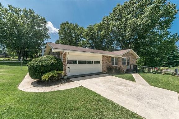 4th image of 1016 Somerset Dr