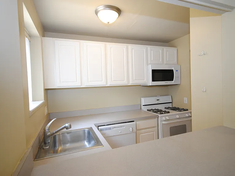 817 Arch St — Photo 14