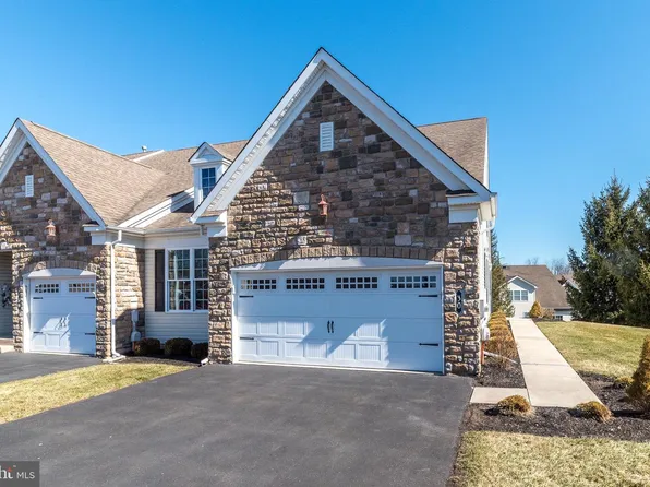 30 Komen Ct, Sellersville, PA 18960