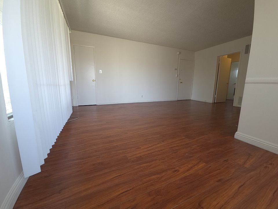 Living Room / Dining Nook