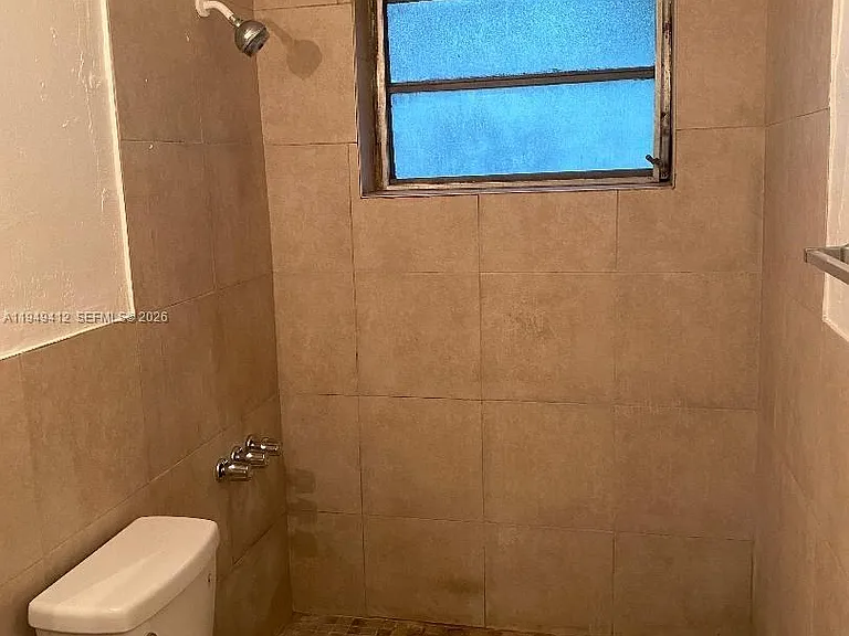 626 NE 61st St #5 — Photo 5