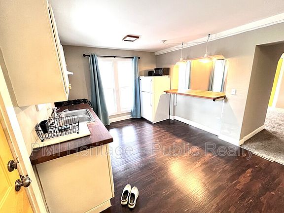 3rd image of 122 W Pine St APT C