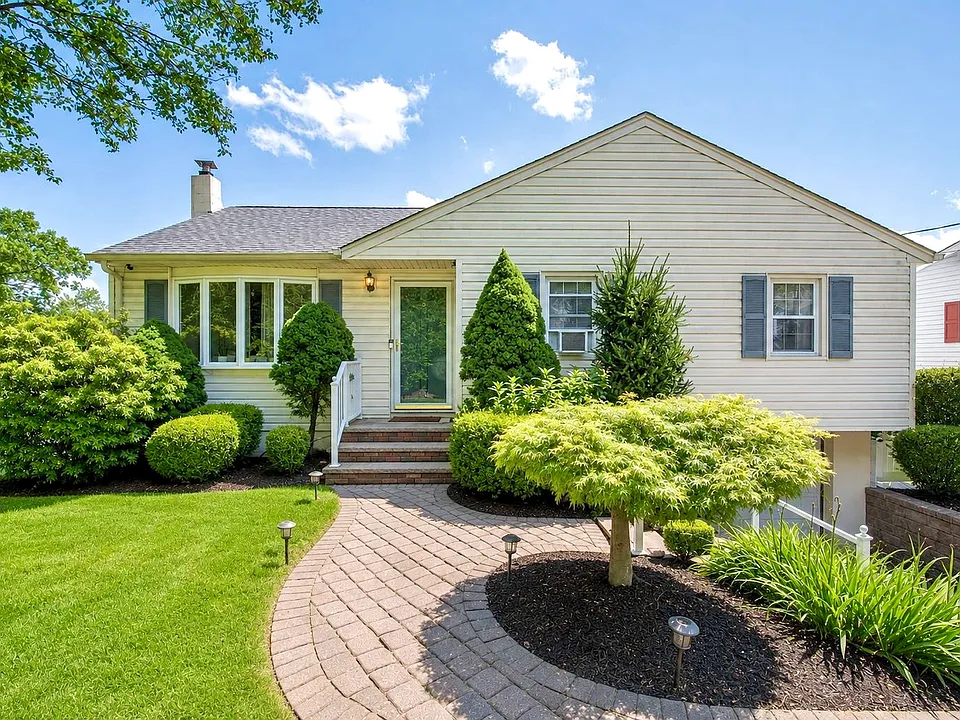 5 Adams Dr