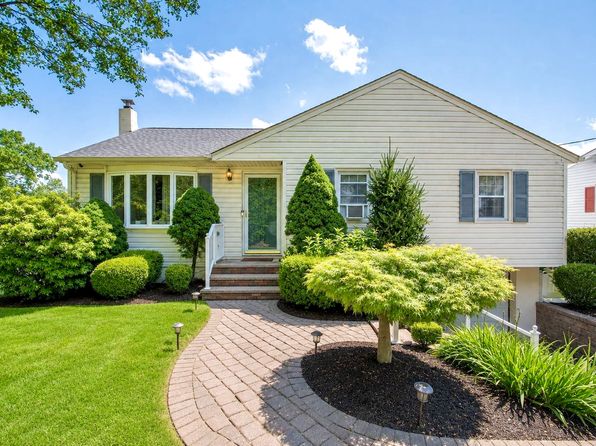 5 Adams Dr