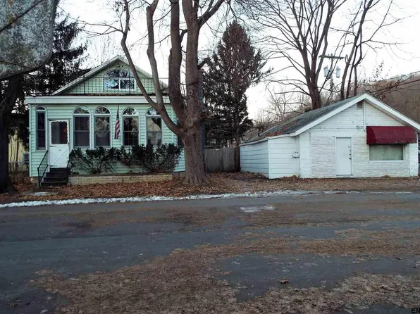 59 113th St, Troy, NY 12182