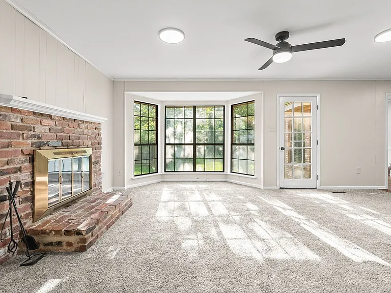 602 W Devon Ave — Photo 15
