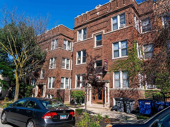 2nd image of 1472 W Argyle St APT 3R