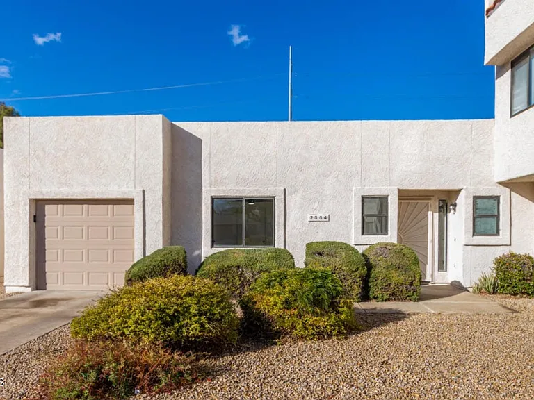 2554 W Kathleen Rd — Photo 3