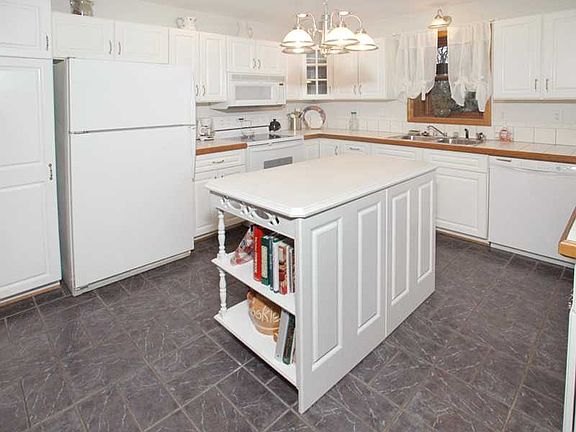 2nd image of 133 Dalton Ln