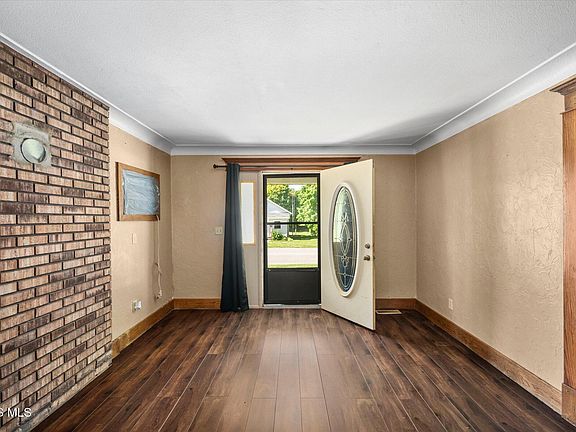 3rd image of 307 W Jackson St