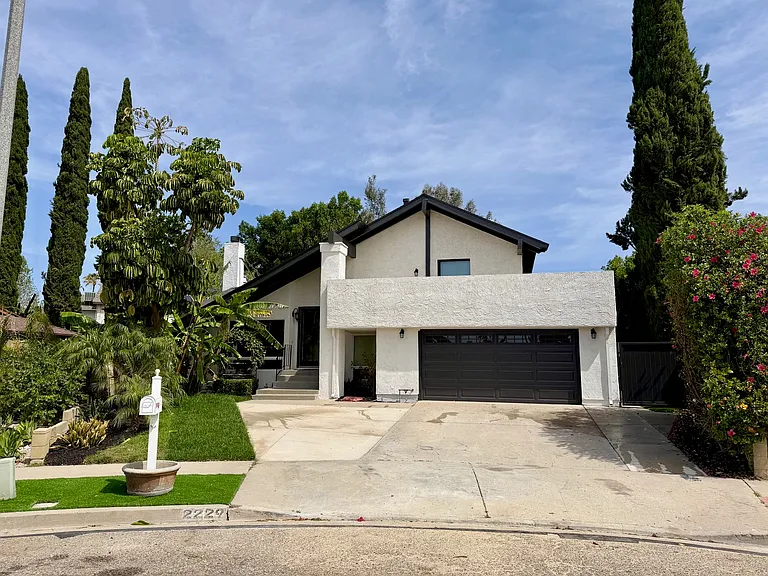 2229 E Chesterton St — Photo 1