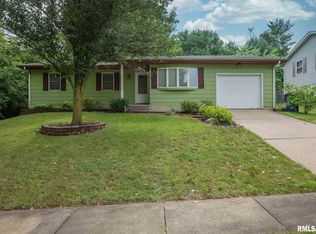 4211 Hillandale Rd, Davenport, IA 52806