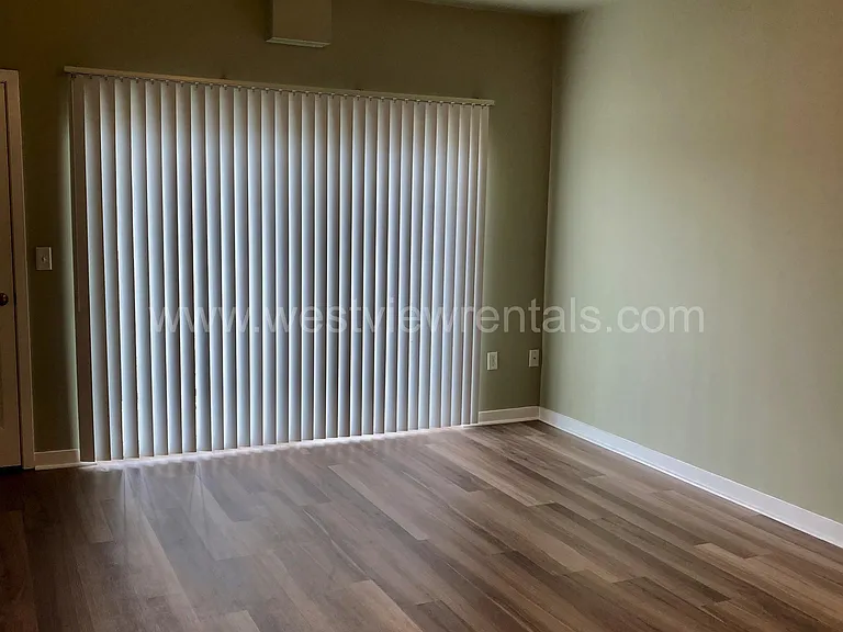 200 E Maple St — Photo 18