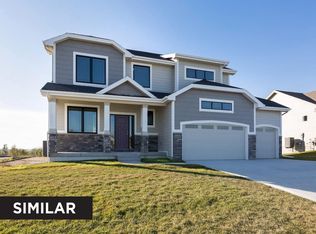 550 SE Red Fern Dr, Waukee, IA 50263