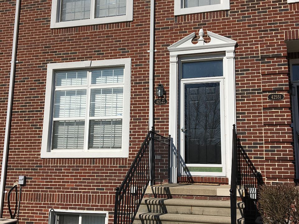 1st image of 42545 Park Cresent Dr