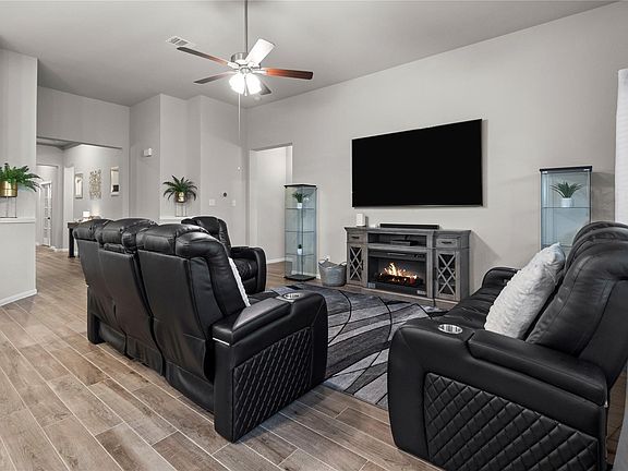 4th image of 2811 Bisbee Rd