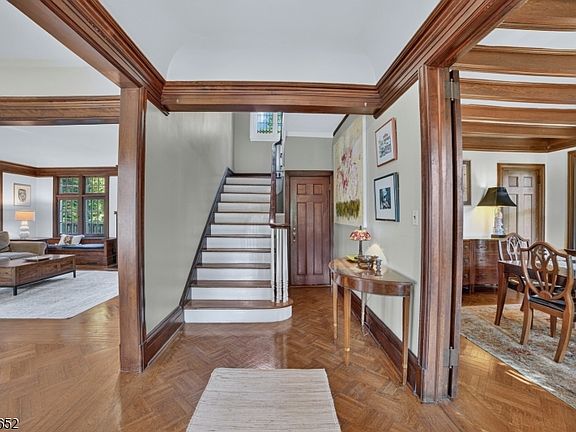 4th image of 115 Maplewood Ave