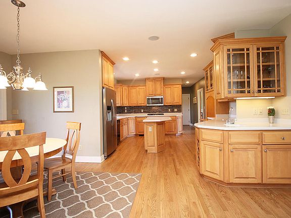 2nd image of 585 Starboard Ct