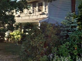 15 Brook St, West Sayville, NY 11796