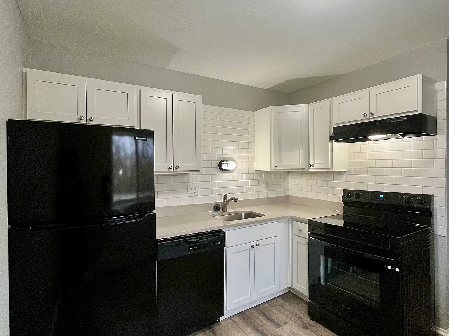 1750-1770 St Johns Park Place Apartments - 14 — Photo 4