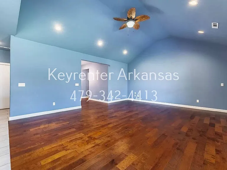 2400 Worthington Ave — Photo 4