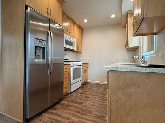 5th image of 754 Empire Ave #754