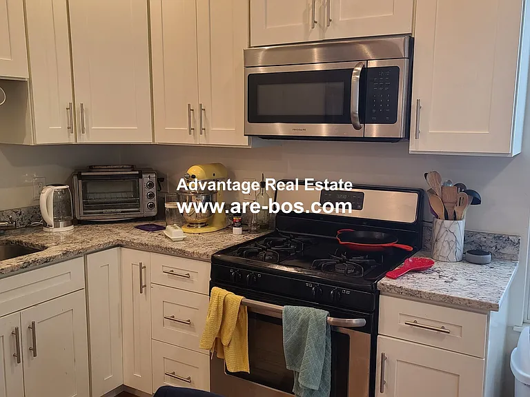 121 Webster Ave #1 — Photo 28