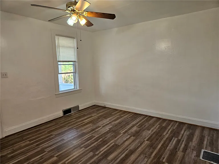 2212 Cronemeyer St — Photo 17