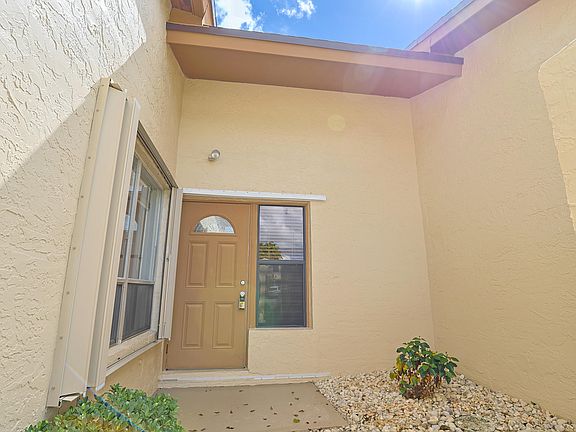 3rd image of 208 NW 40th Terrace