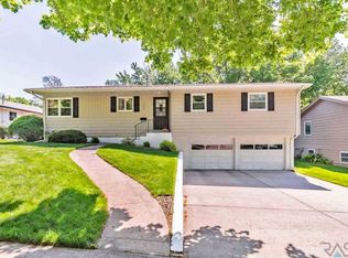 2204 S Elmwood Ave, Sioux Falls, SD 57105