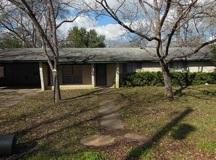 704 Polk Ave, Crockett, TX 75835