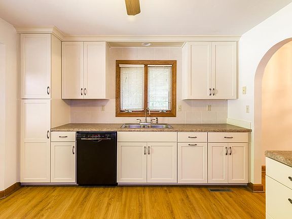 5th image of 4758 Deer Park Ln