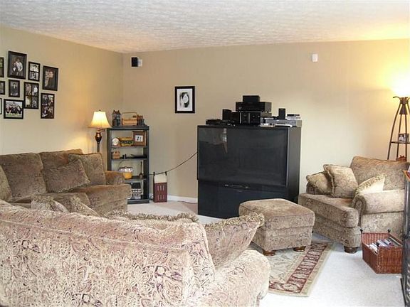 5th image of 275 Magnolia Dr