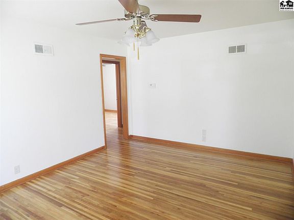 3rd image of 1001 W 23rd Ave