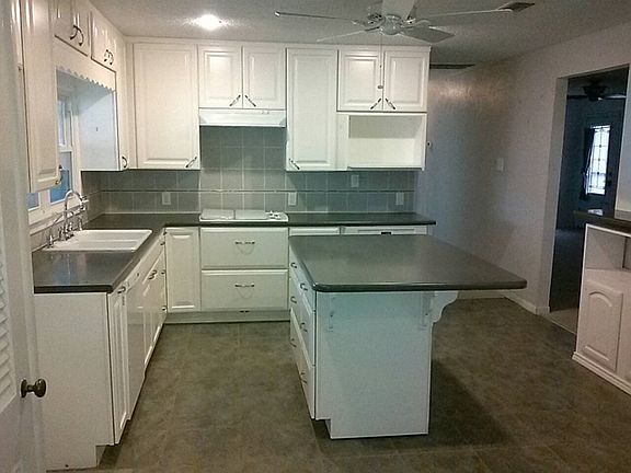 4th image of 3102 Eastover Dr