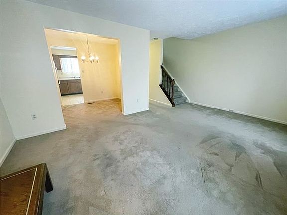 3rd image of 102 Maywood Dr